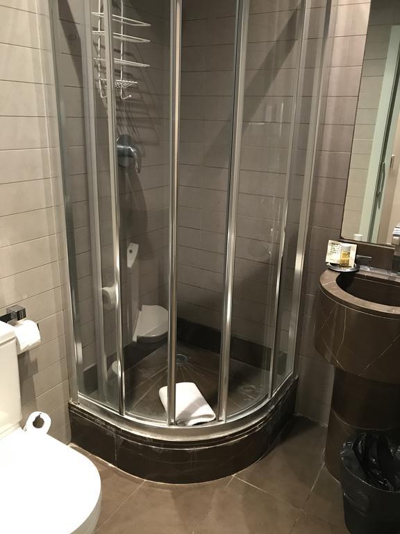 Chic & Basic Zoo Hotel Барселона Екстериор снимка