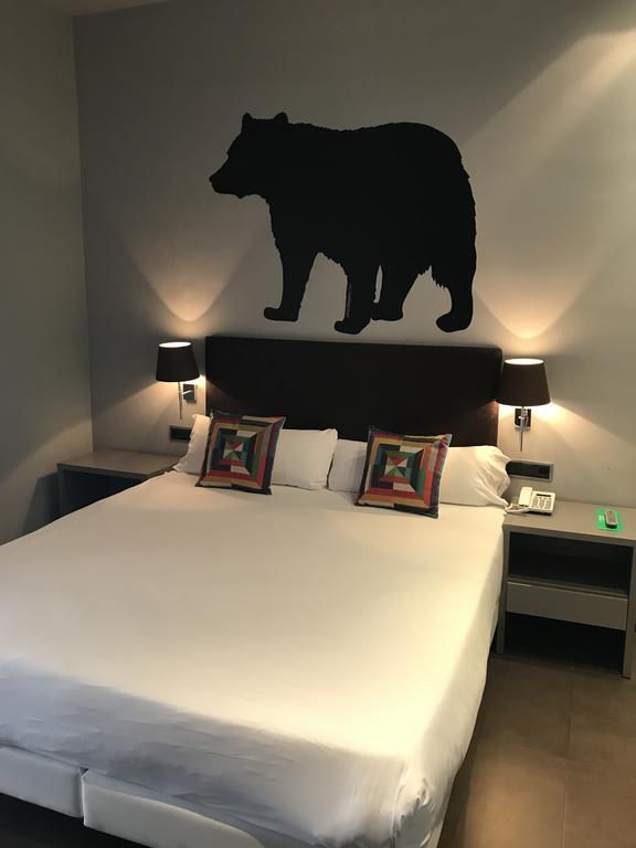 Chic & Basic Zoo Hotel Барселона Екстериор снимка