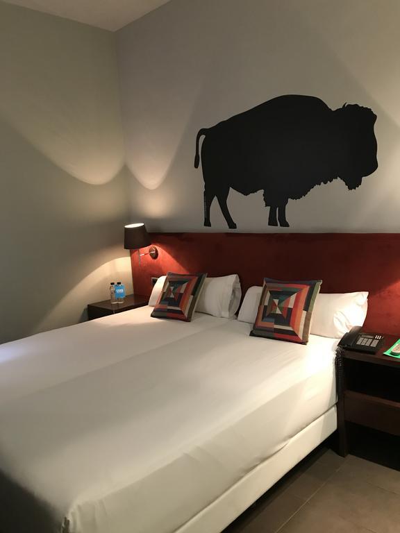 Chic & Basic Zoo Hotel Барселона Екстериор снимка