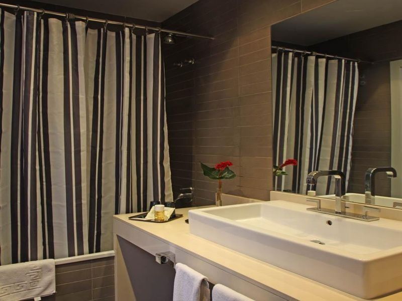 Chic & Basic Zoo Hotel Барселона Екстериор снимка